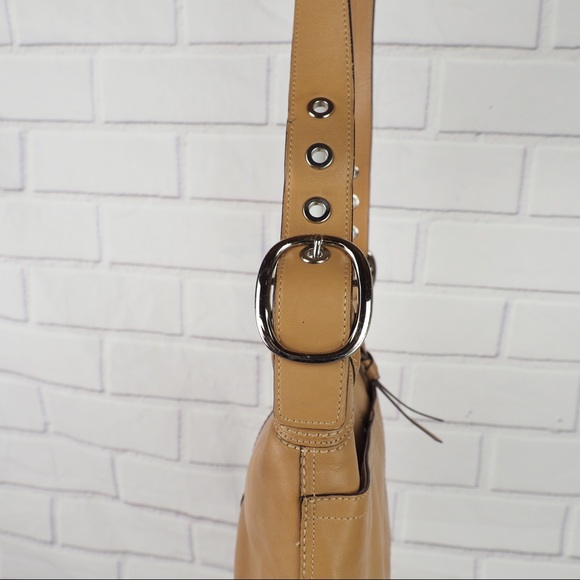 Coach East West F13354 Beige Leather Shoulder Bag - Picture 8 of 16